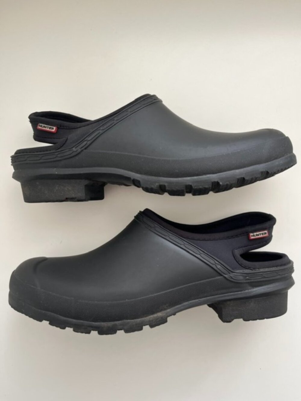 Hunter Sling-back Garden Clogs in Matte Black | Size 11